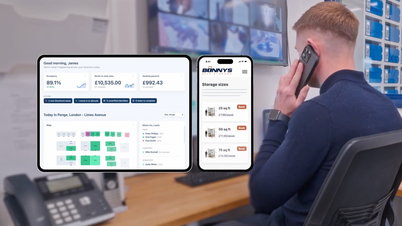 Man using the Stora platform on a computer during customer testimonial filming